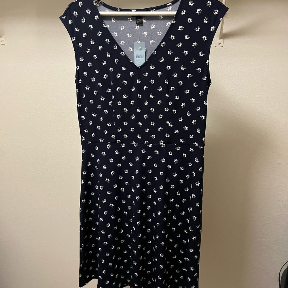 NWT Petite Floral V-Neck Flare Dress